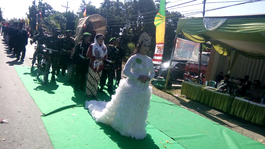 Kades Simogirang bersama warga mengikuti lomba karnaval antar desa untuk meramaikan Hut Dirgahayu RI ke 74 Tahun